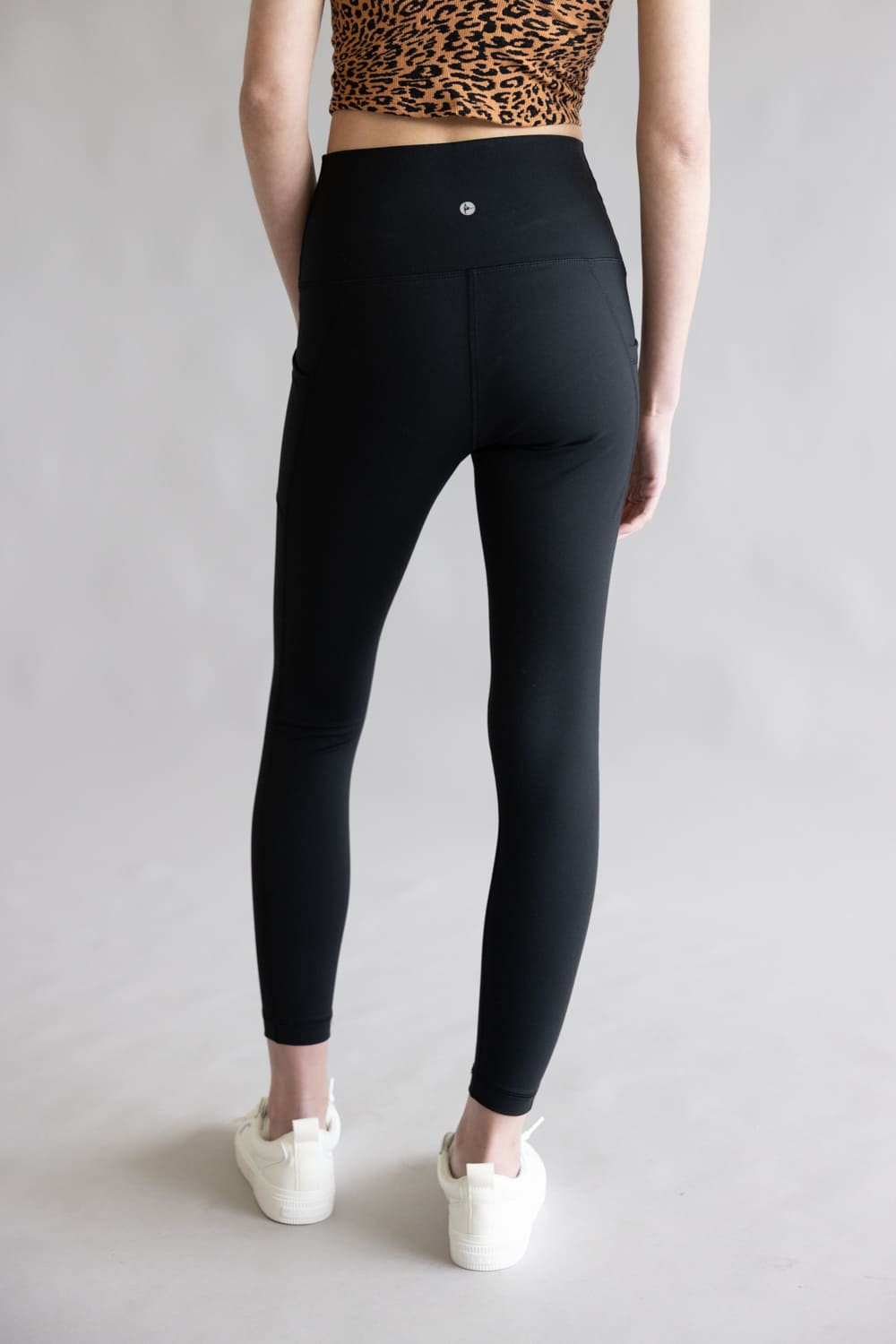 Wonderlink Side Pocket Leggings for Women in Black