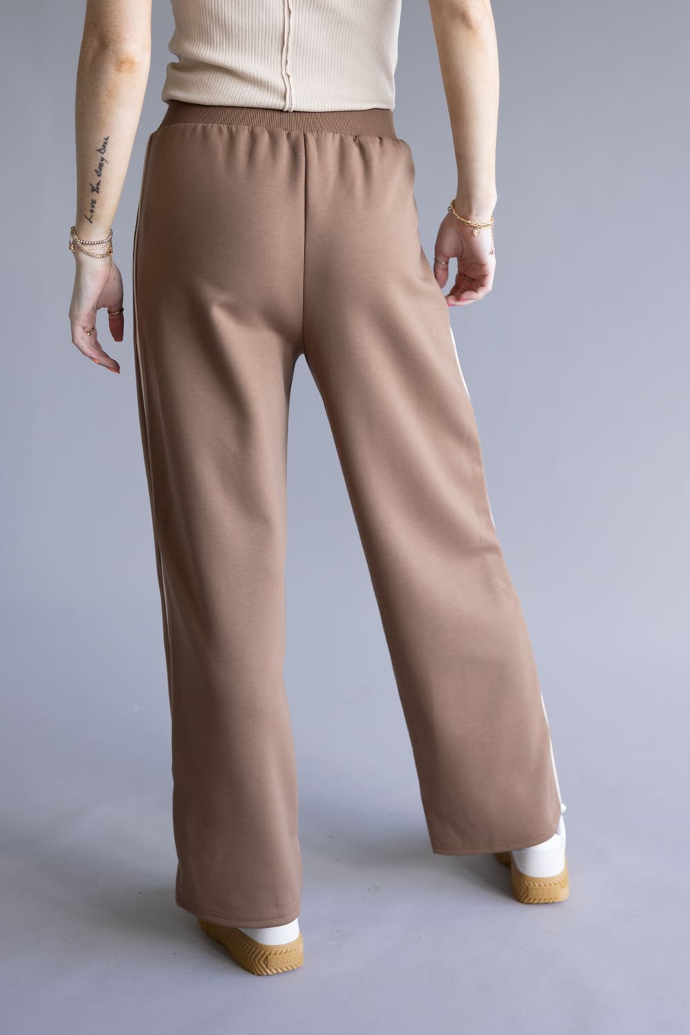 パンツ MASU 22aw TOWN CHAPS(MOCHA) Cozy Track Pants for Women in Mocha | NP70922-MOCHA – Glik's