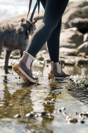 エルキドゥ Xtratuf Leather Ankle Deck Boot for Women in Fossil/Stone