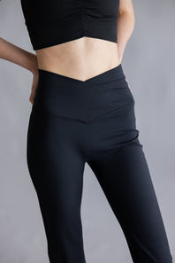 90-degrees-Sophia-Crossover-flare-legging-PY700021-W01-BLACK-2
