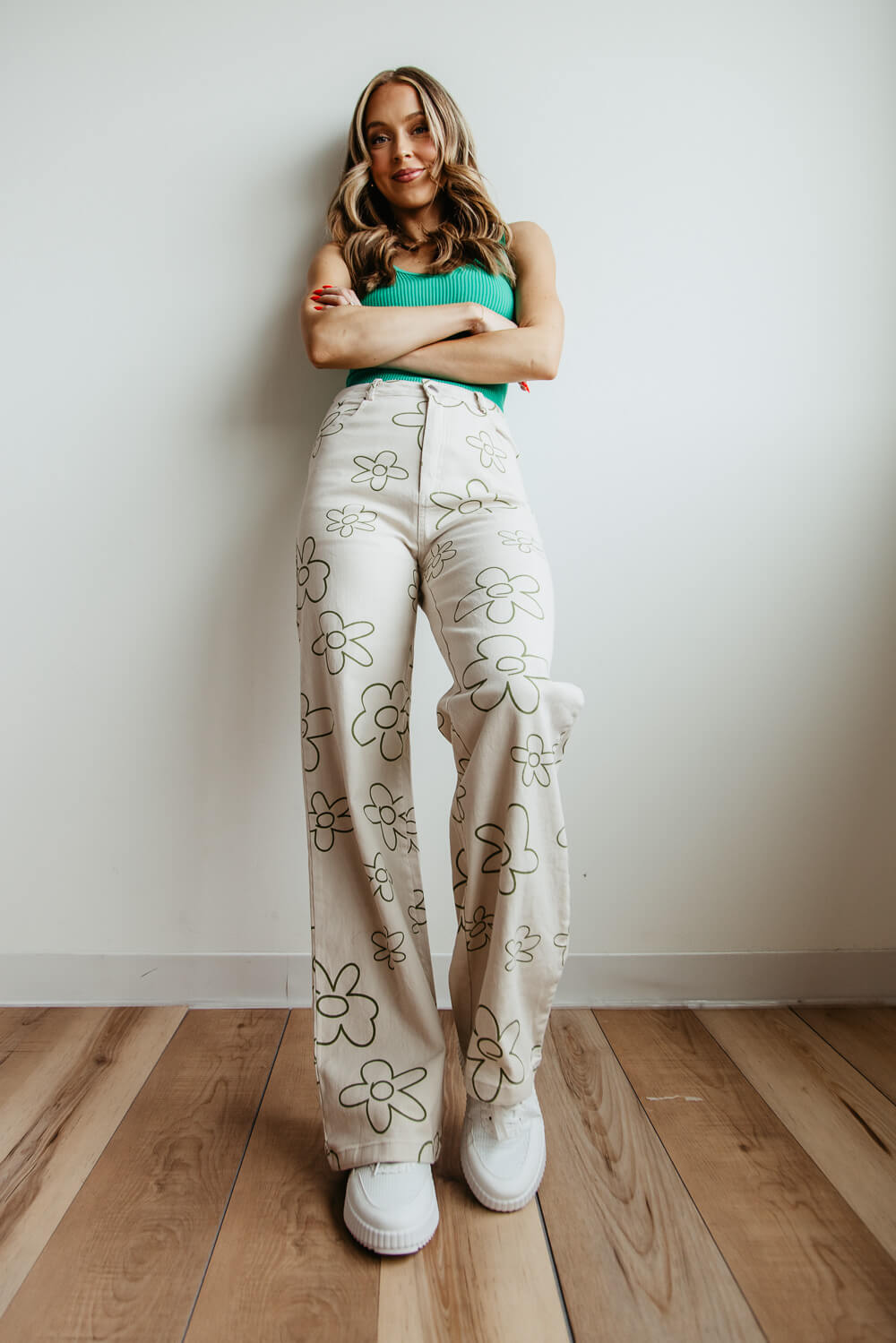 Alice + Olivia Olivia High-Rise Floral-Print Satin Bootcut Pants | Neiman  Marcus