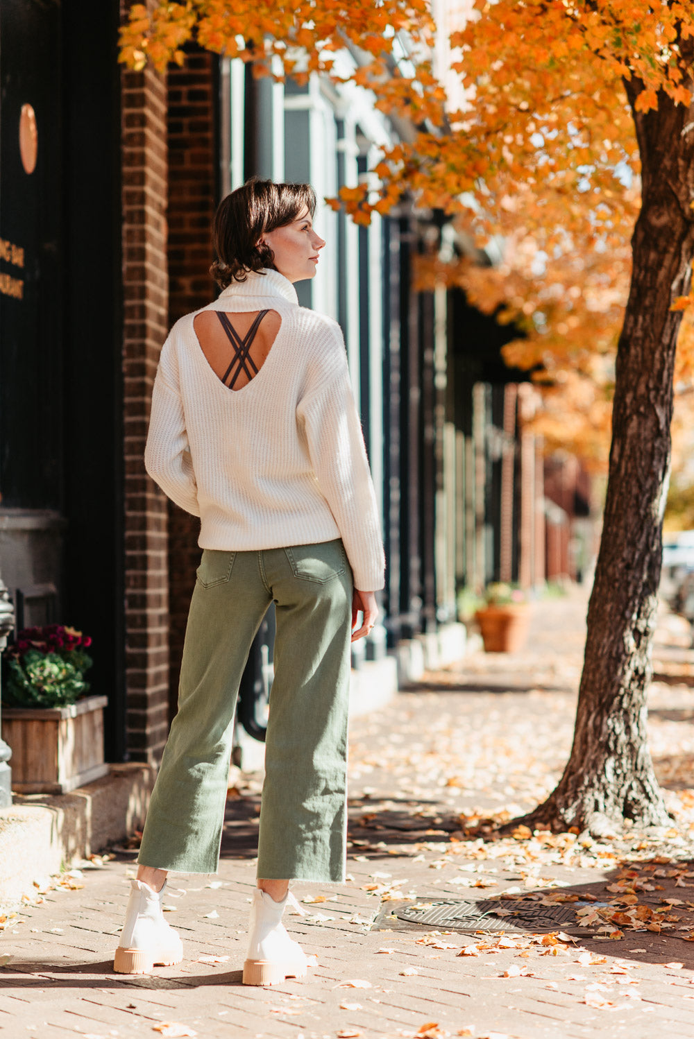 Beige Turtleneck with Tapered Pants Outfits For Women (2 ideas & outfits)