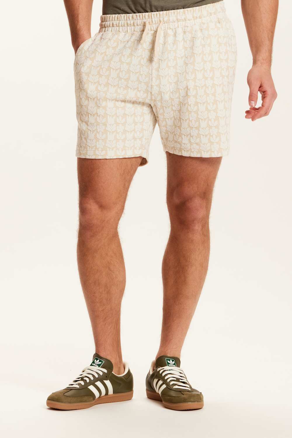 Weatherproof Vintage Floral Jacquard Knit Shorts for Men in Cream | S2631795GK-KELP