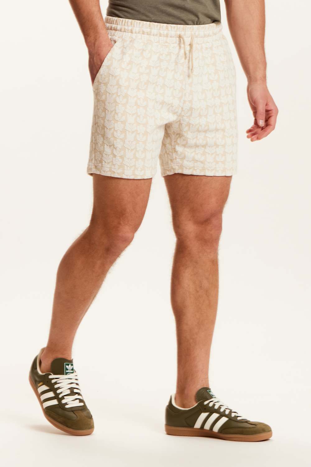 Weatherproof Vintage Floral Jacquard Knit Shorts for Men in Cream | S2631795GK-KELP