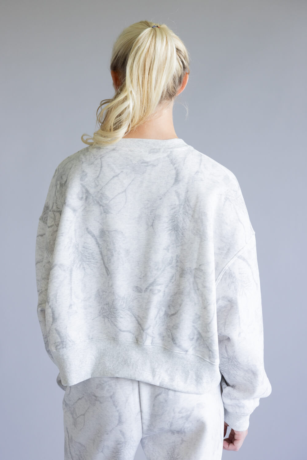 Camo Drop Shoulder Crewneck Fleece Sweatshirt for Women in Grey