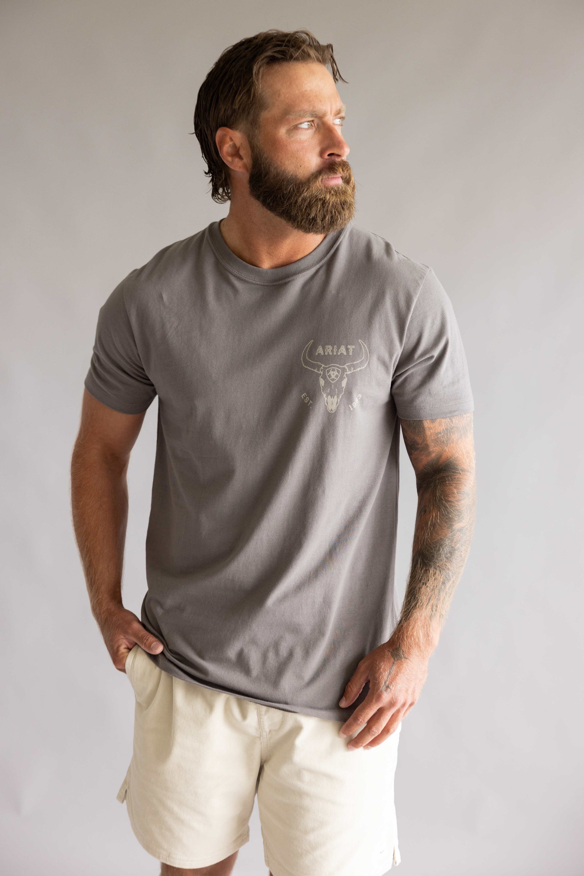 Ariat Desert Badge Tradition T-Shirt for Men in Smoked Pearl