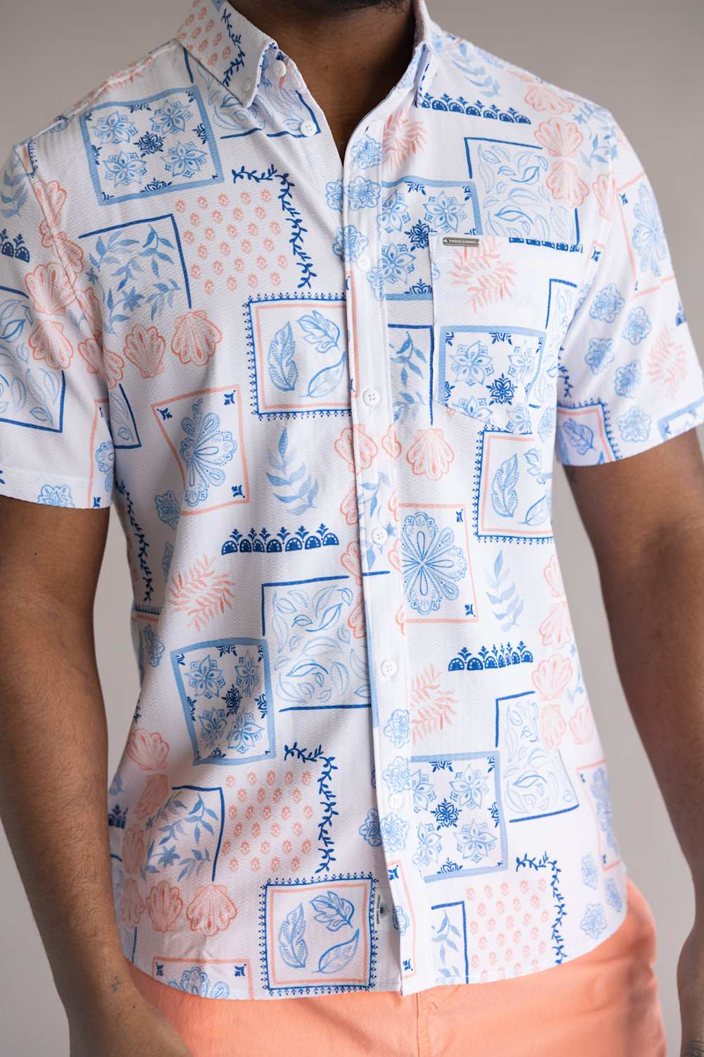 Vintage Summer Seersucker Button Down Shirt for Men in White Shell Print