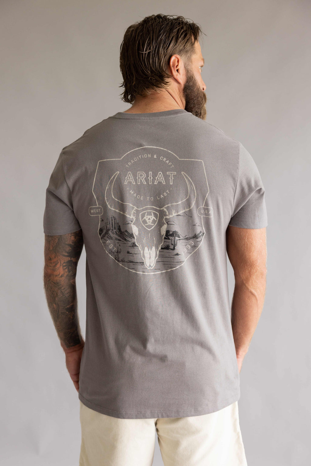 Ariat Desert Badge Tradition T-Shirt for Men in Smoked Pearl