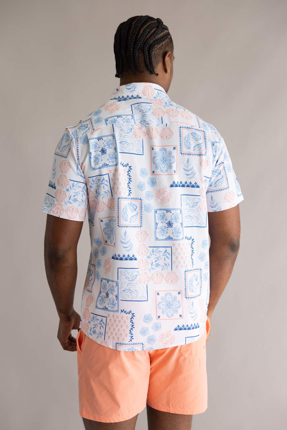 Vintage Summer Seersucker Button Down Shirt for Men in White Shell Print