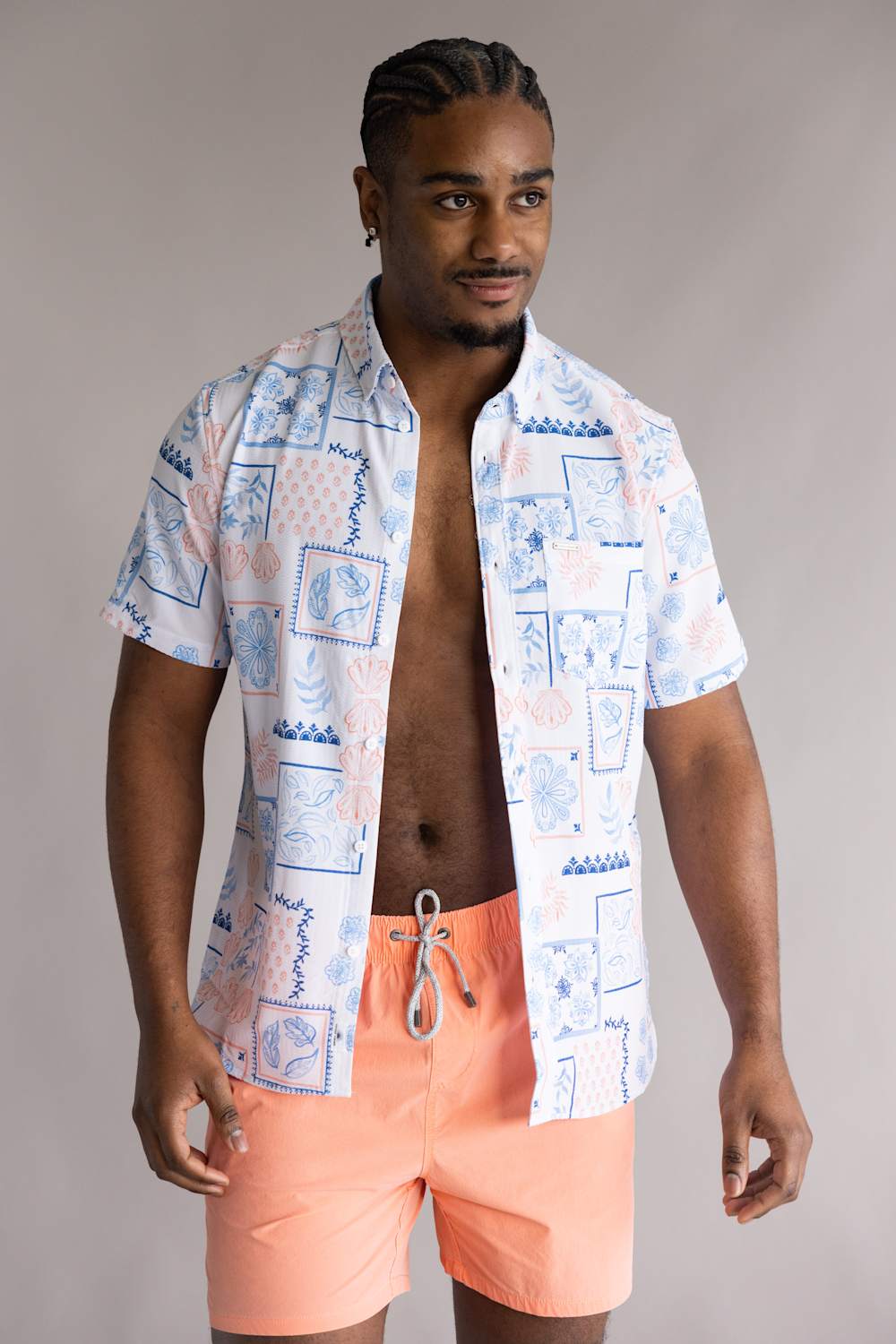 Vintage Summer Seersucker Button Down Shirt for Men in White Shell Print