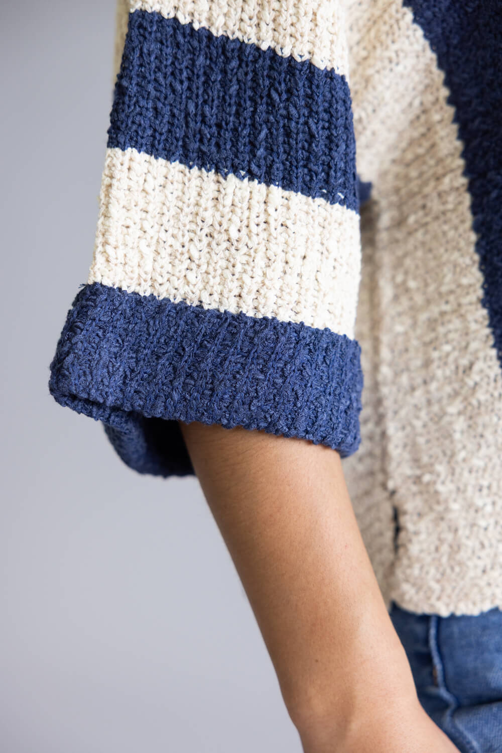 Illa Illa Vertical Stripe Quarter Sleeve Top for Women in Navy