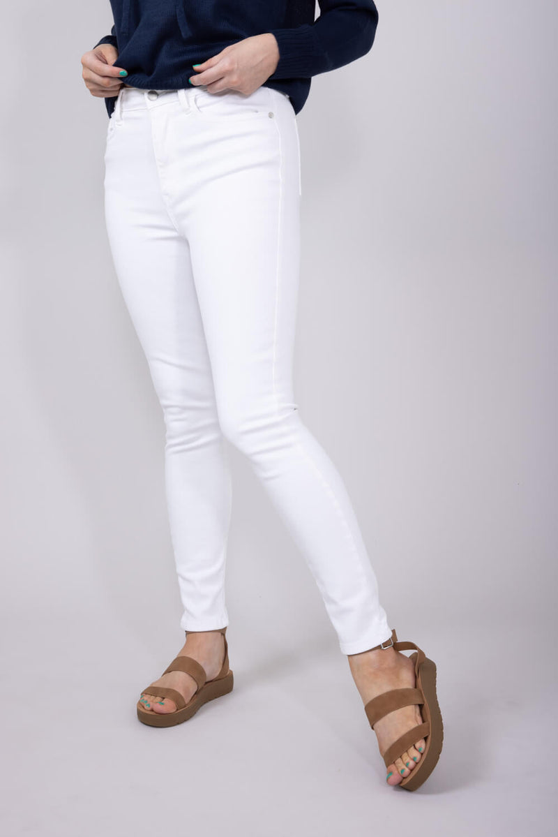 Judy Blue Jeans Dritti Vita Alta Con Controllo Pancia - 94% Cotone, 5% Poliestere, 1% Elastan