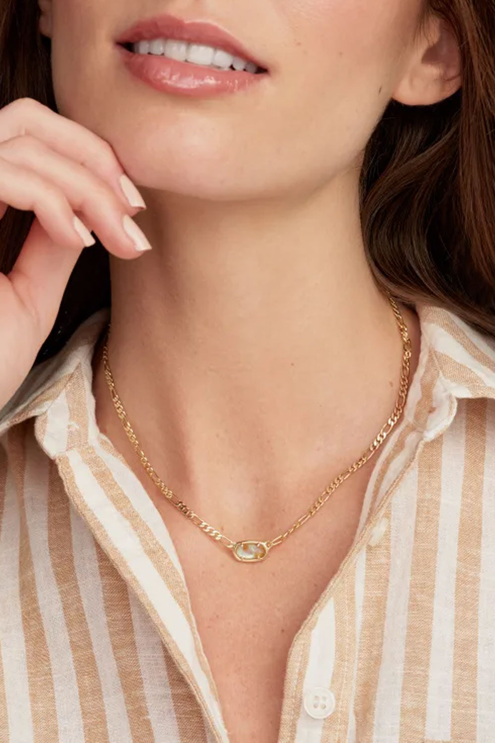 Kendra Scott Elisa Gold Figaro Short Pendant Necklace in Iridescent Abalone
