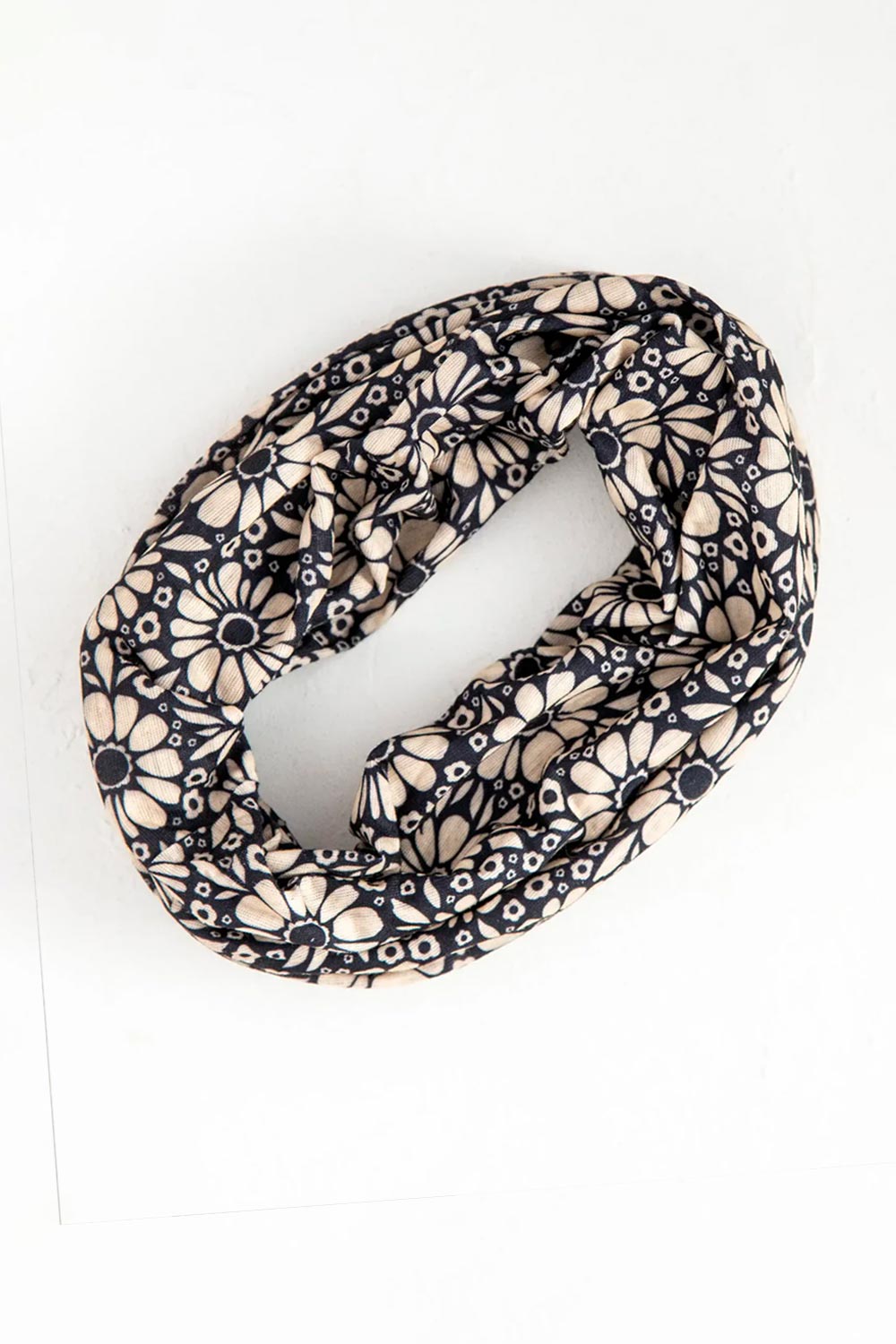 Natural Life Full Boho Bandeau Headband in Black/White Daisies