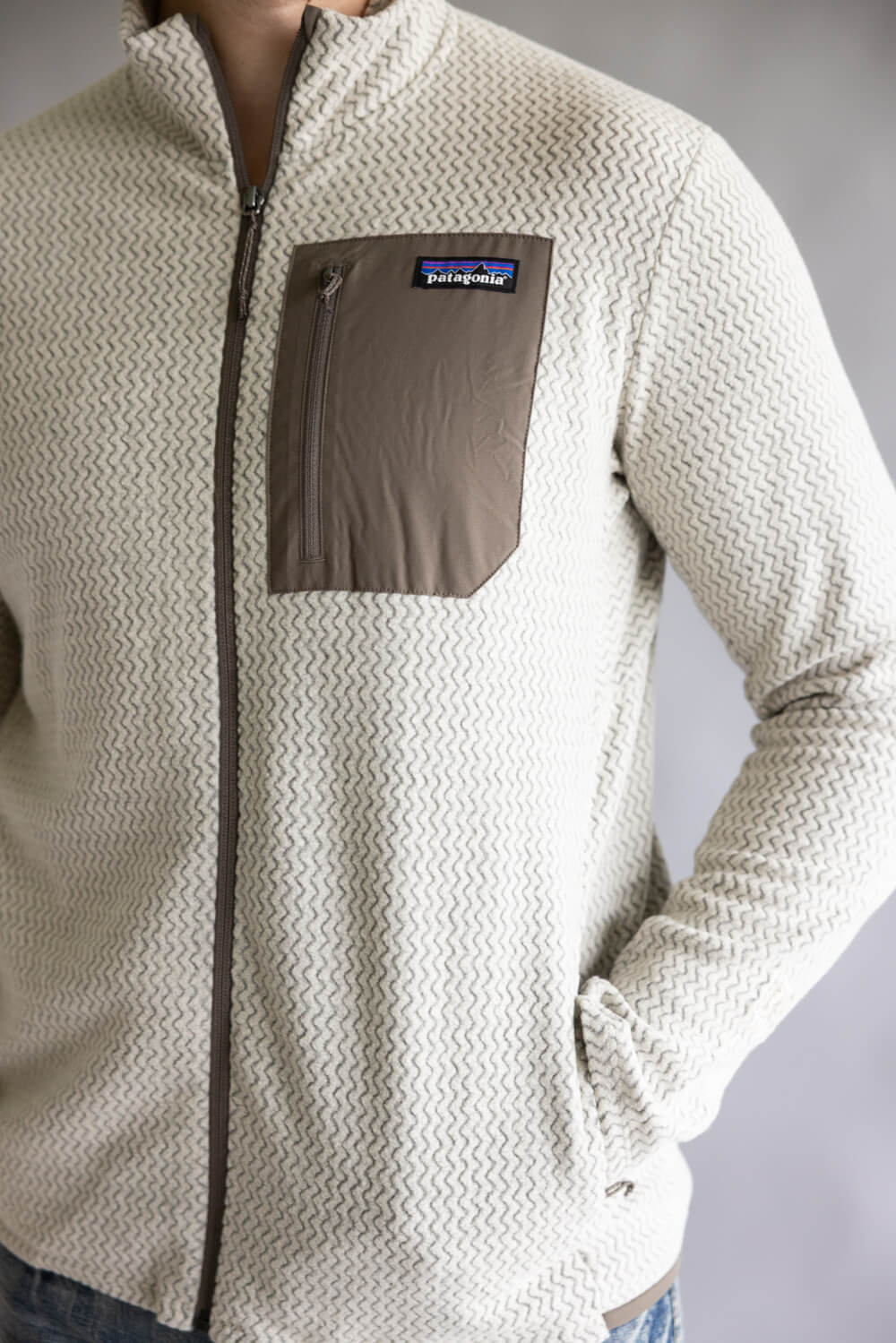 Patagonia Men’s R1 Air Jacket in Pelican